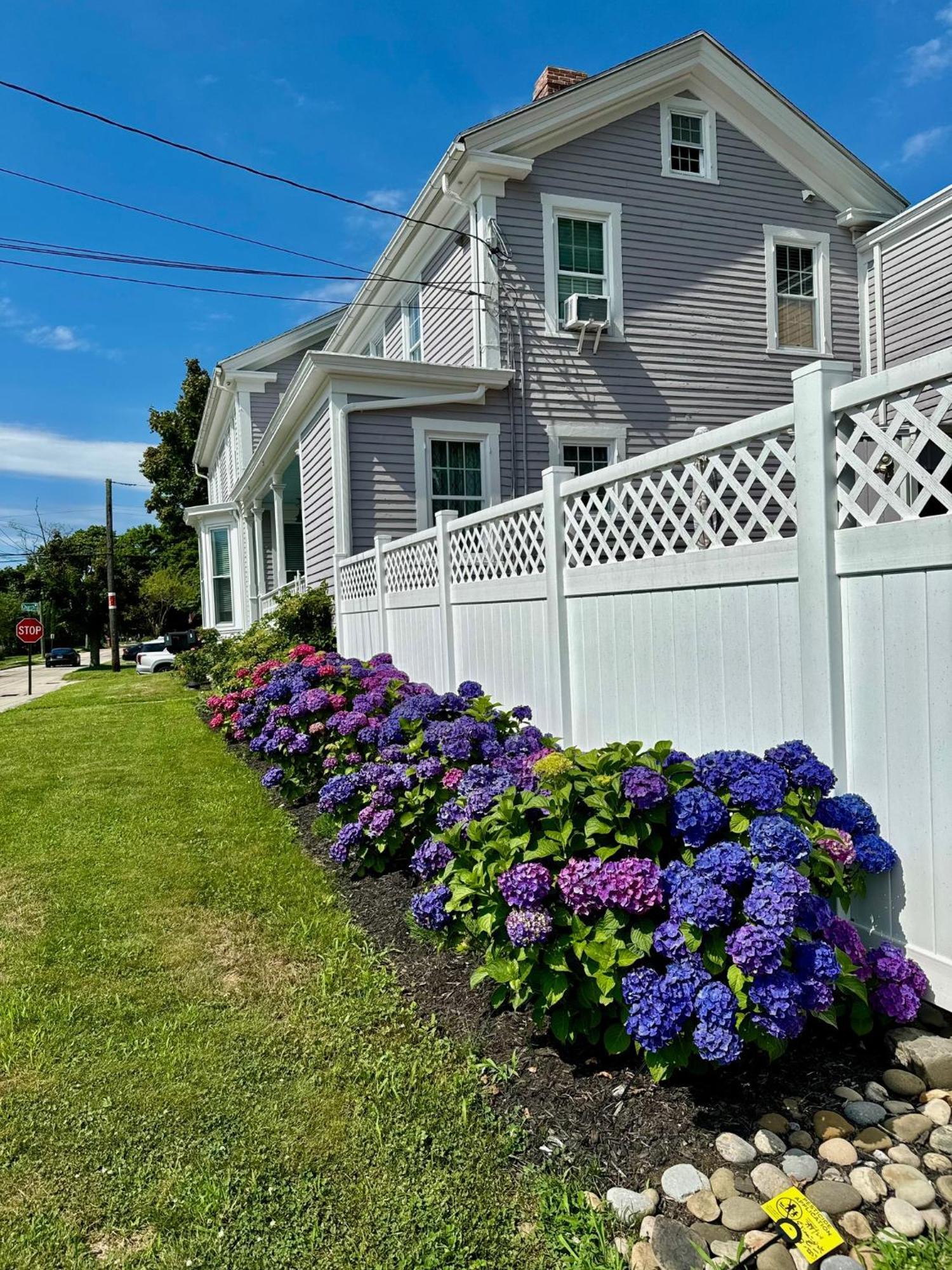 Sunny, Historic 3 Bedroom Townhouse In Downtown Mystic Stonington Exterior photo